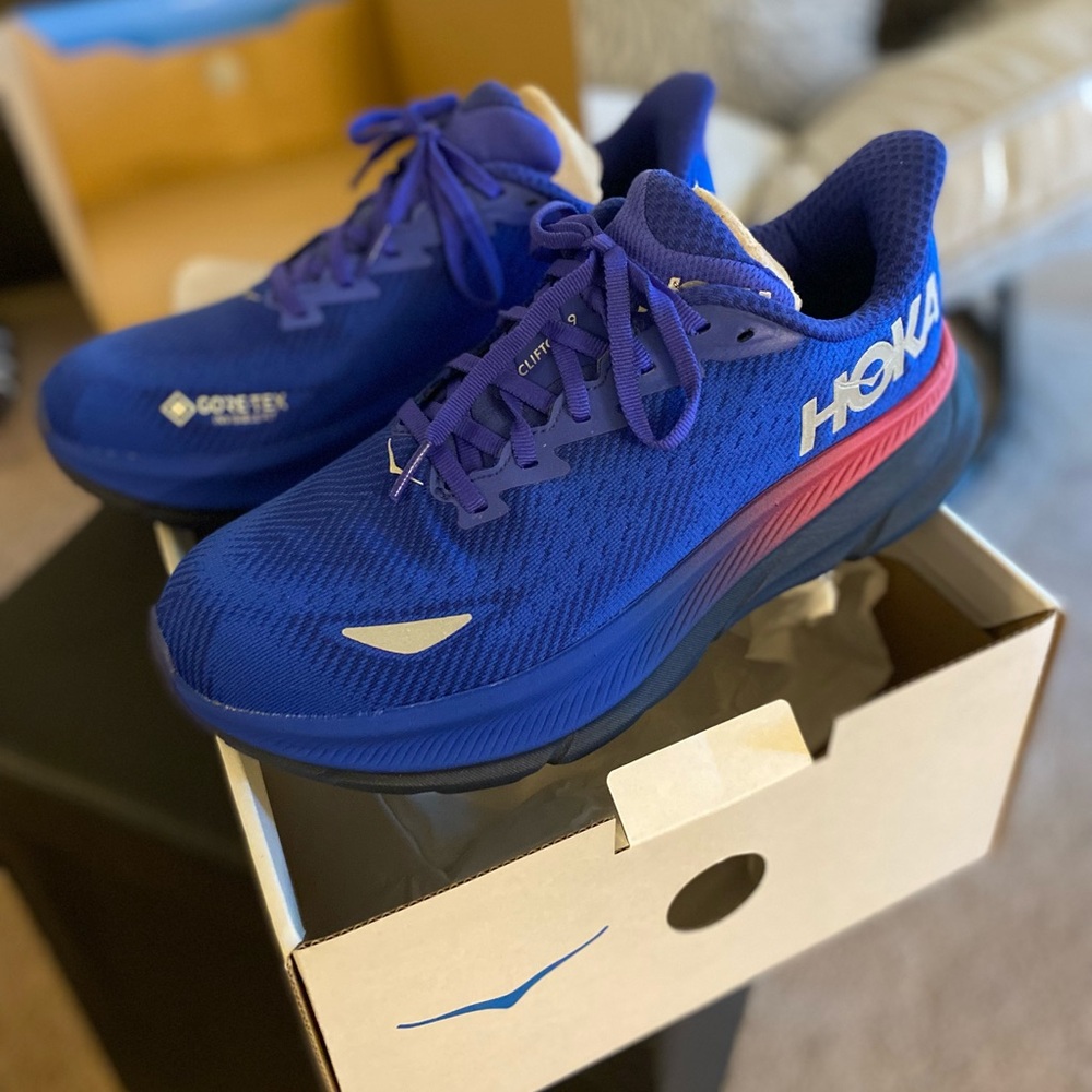 Hoka One One•Clifton 9 GTX/ Waterproof•NWT•Size:8.5M•Dazzling Blue/Evening Sky•